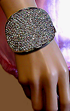 a beautiful vintage costume jewelry bracelet Unsigned