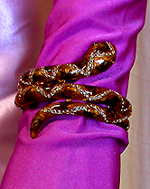 a beautiful vintage costume jewelry bracelet Unsigned