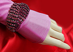 a beautiful vintage costume jewelry bracelet Unsigned