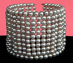 a beautiful vintage costume jewelry bracelet Unsigned