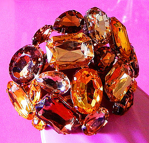a beautiful vintage costume jewelry bracelet unsigned