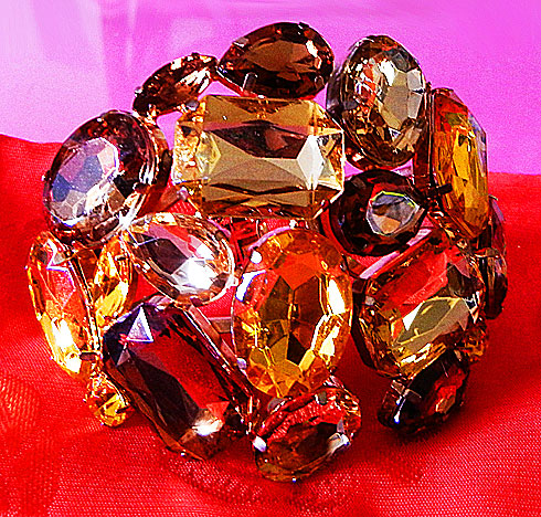 a beautiful vintage costume jewelry bracelet unsigned