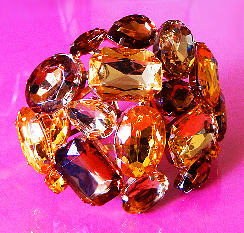 a beautiful vintage costume jewelry bracelet unsigned