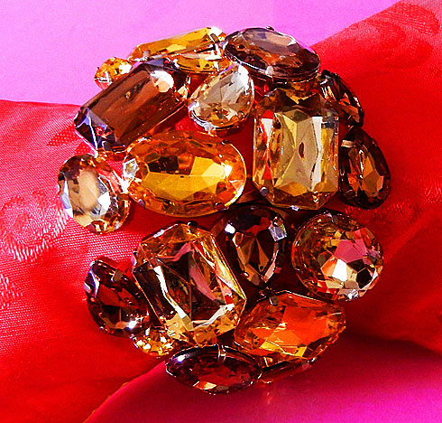 a beautiful vintage costume jewelry bracelet unsigned