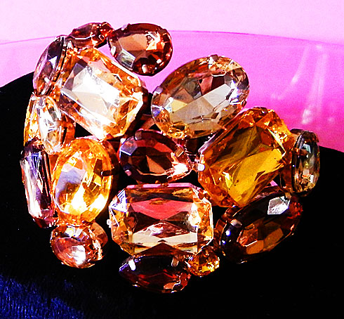 a beautiful vintage costume jewelry bracelet unsigned