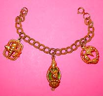 a beautiful vintage costume jewelry bracelet Unsigned