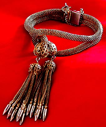 a beautiful vintage costume jewelry bracelet unsigned