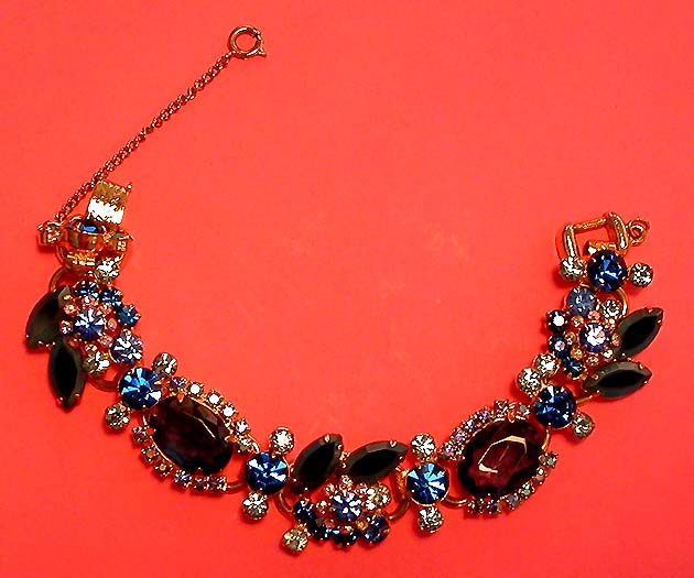 a beautiful vintage costume jewelry bracelet unsigned