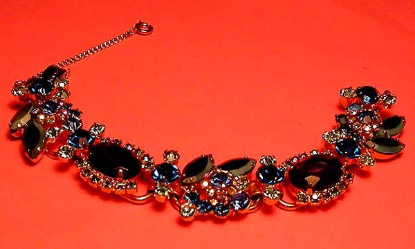 a beautiful vintage costume jewelry bracelet unsigned