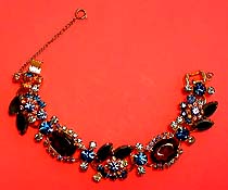 a beautiful vintage costume jewelry bracelet Unsigned