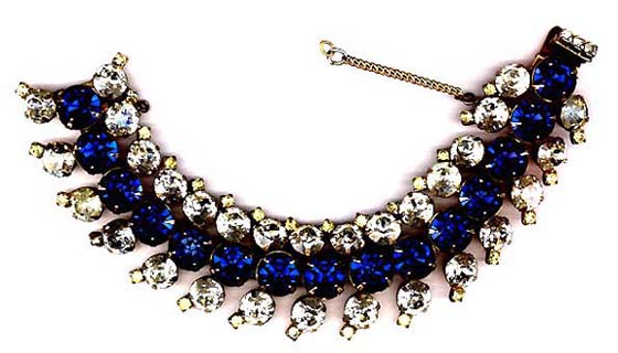 a beautiful vintage costume jewelry bracelet unsigned