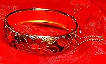 a beautiful vintage costume jewelry bracelet Unsigned