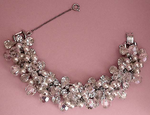 a beautiful vintage costume jewelry rhinestone bracelet