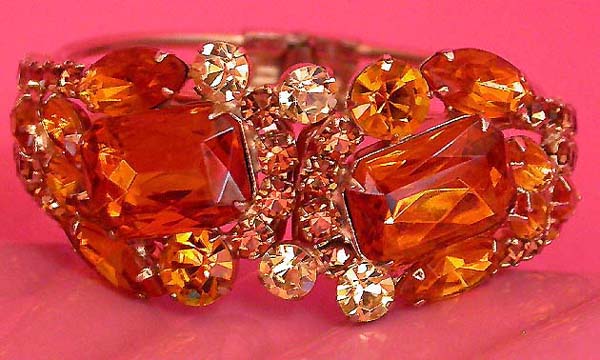 a beautiful vintage costume jewelry rhinestone bracelet