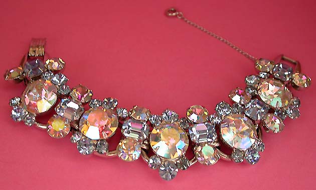 a beautiful vintage costume jewelry rhinestone bracelet