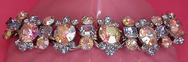 a beautiful vintage costume jewelry rhinestone bracelet