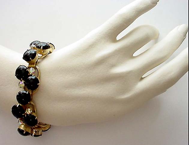 a beautiful vintage costume jewelry rhinestone bracelet