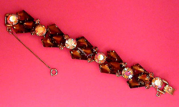 a beautiful vintage costume jewelry rhinestone bracelet