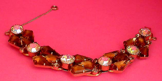 a beautiful vintage costume jewelry rhinestone bracelet