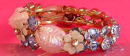 a beautiful vintage costume jewelry bracelet unsigned