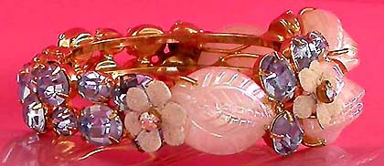 a beautiful vintage costume jewelry bracelet unsigned