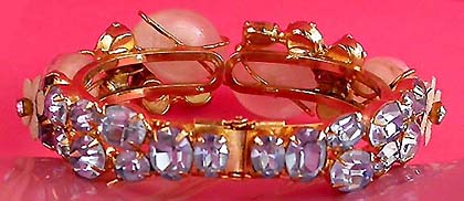 a beautiful vintage costume jewelry bracelet unsigned