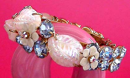 a beautiful vintage costume jewelry bracelet unsigned