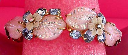 a beautiful vintage costume jewelry bracelet unsigned