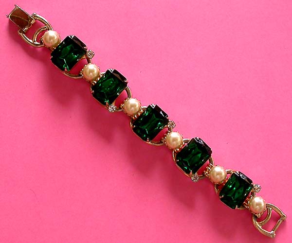 a beautiful vintage costume jewelry bracelet unsigned