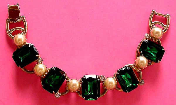 a beautiful vintage costume jewelry bracelet unsigned