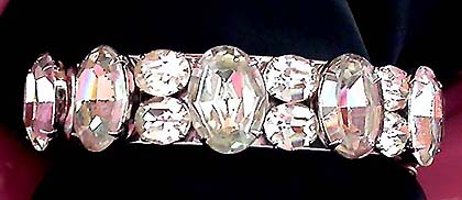 a beautiful vintage costume jewelry bracelet unsigned