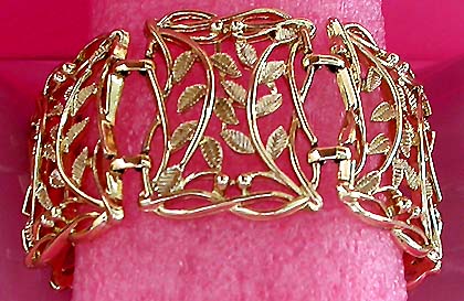 a beautiful vintage costume jewelry bracelet unsigned