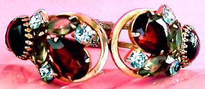 a beautiful vintage costume jewelry bracelet unsigned