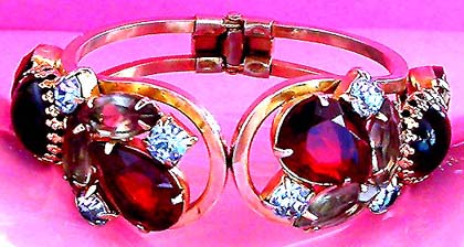 a beautiful vintage costume jewelry bracelet unsigned