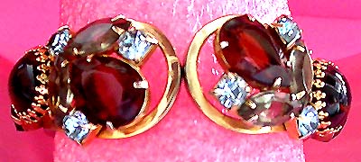 a beautiful vintage costume jewelry bracelet unsigned