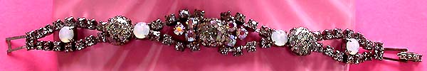a beautiful vintage costume jewelry bracelet unsigned