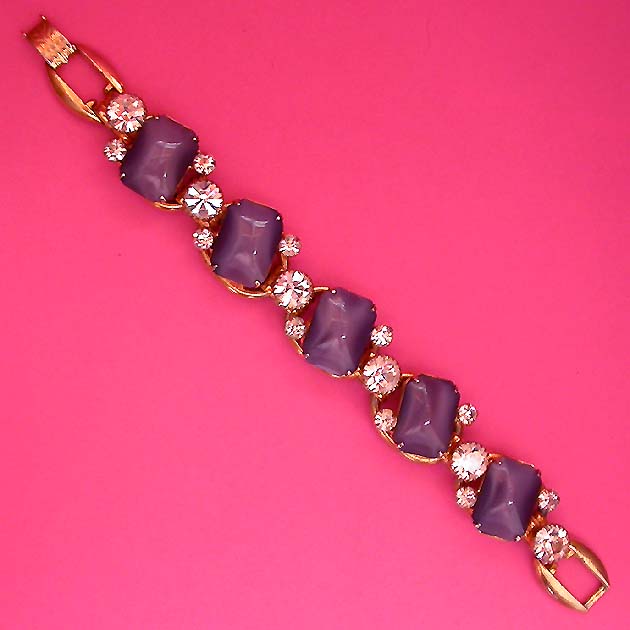a beautiful vintage costume jewelry bracelet unsigned
