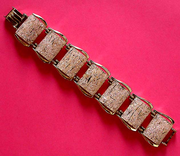 a beautiful vintage costume jewelry bracelet unsigned