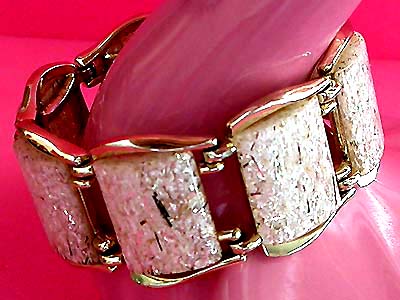 a beautiful vintage costume jewelry bracelet unsigned