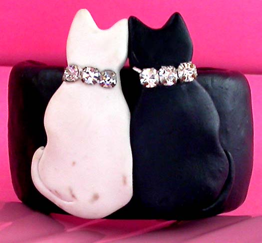 a beautiful vintage costume jewelry bracelet unsigned