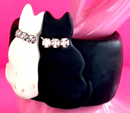 a beautiful vintage costume jewelry bracelet unsigned