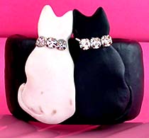 a beautiful vintage costume jewelry vintage Crown Trifari vintage bracelet
