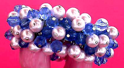 a beautiful vintage costume jewelry bracelet unsigned