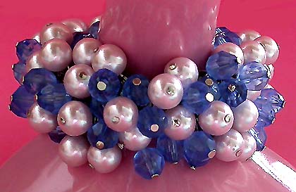a beautiful vintage costume jewelry bracelet unsigned