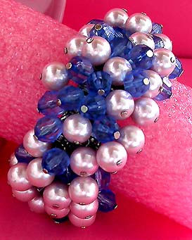 a beautiful vintage costume jewelry bracelet unsigned