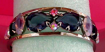 a beautiful vintage costume jewelry bracelet unsigned