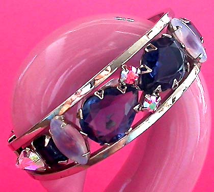 a beautiful vintage costume jewelry bracelet unsigned