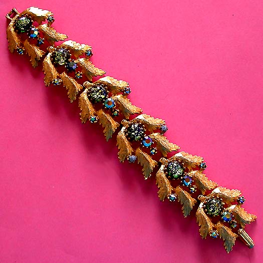 a beautiful vintage costume jewelry bracelet unsigned