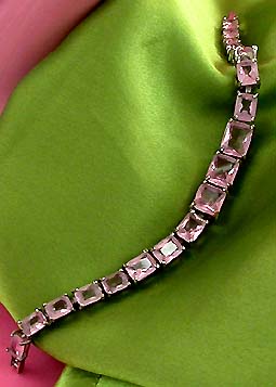 a beautiful vintage costume jewelry bracelet unsigned