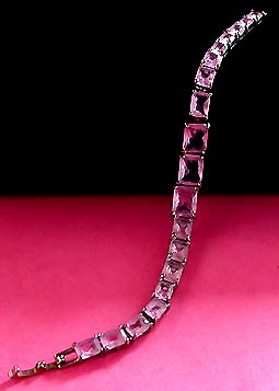 a beautiful vintage costume jewelry bracelet unsigned